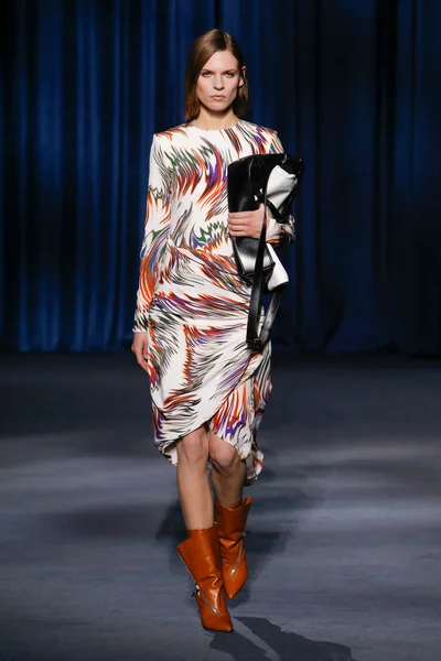 Look 13